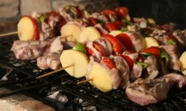 Buharska kuhinja - ražnjiči iz mesa i povrča